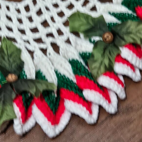 Handcrafted Crochet Christmas Doily 24" lrg festive centerpiece vtg Grannycore - Picture 7 of 12